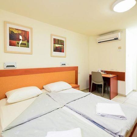 Hi - Arad Hostel Екстер'єр фото