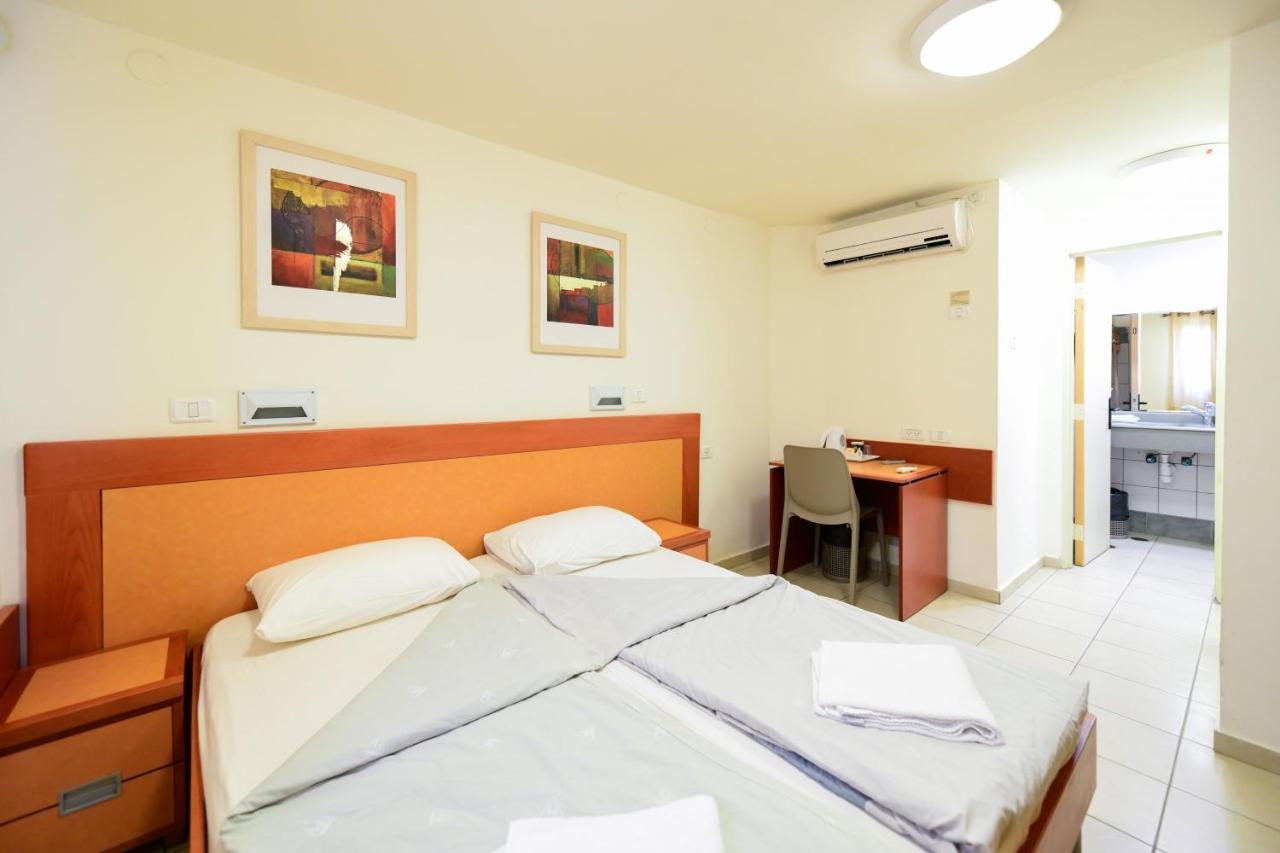 Hi - Arad Hostel Екстер'єр фото