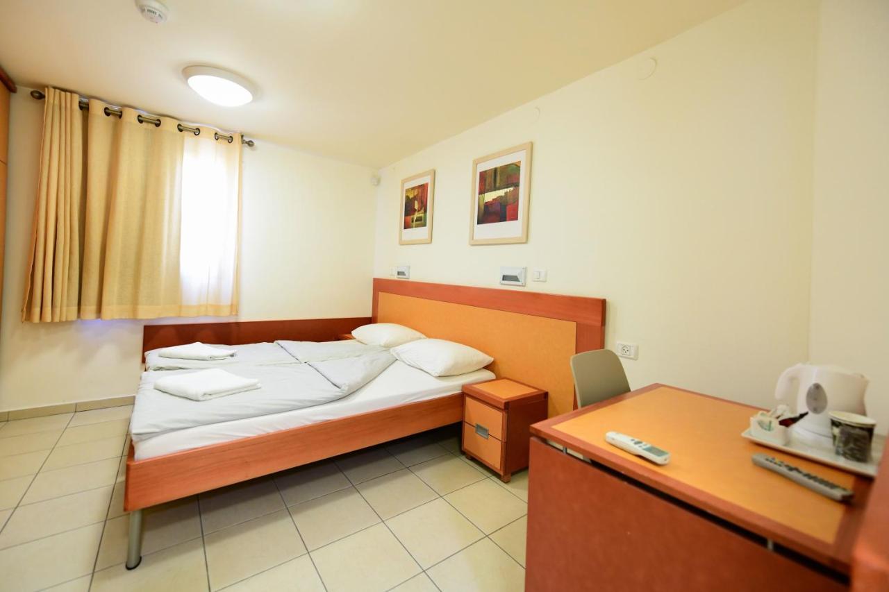 Hi - Arad Hostel Екстер'єр фото
