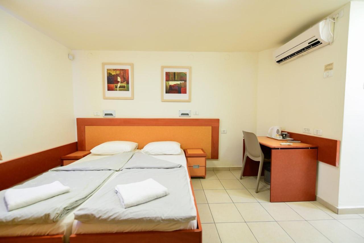 Hi - Arad Hostel Екстер'єр фото